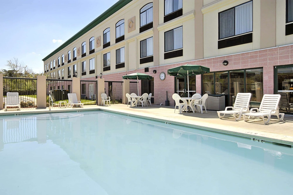 holiday inn express mobile i 65 by ihg