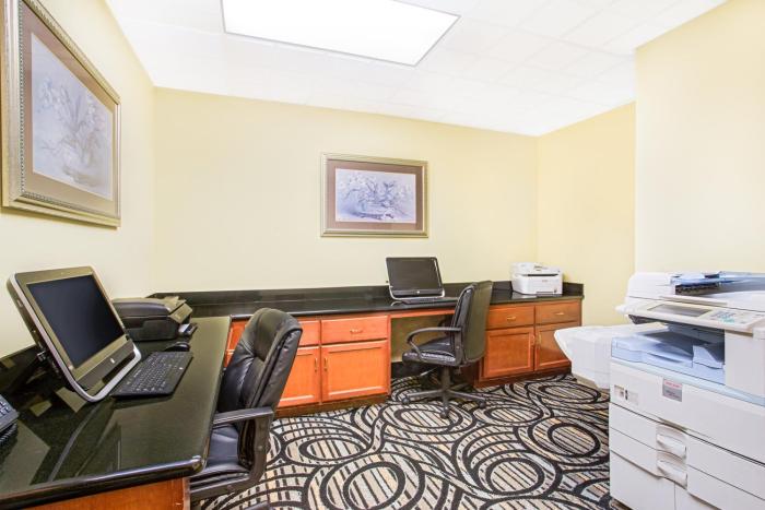 holiday inn express mobile i 65 by ihg