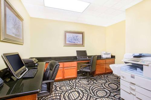 holiday inn express mobile i 65 by ihg