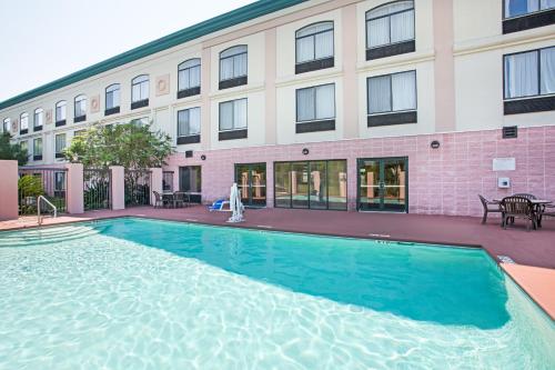 holiday inn express mobile i 65 by ihg