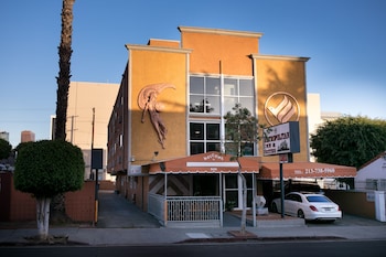 metropolitan inn and suites