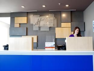 holiday inn express and suites omaha millard area