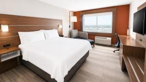 holiday inn express and suites omaha millard area