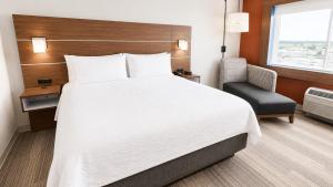holiday inn express and suites omaha millard area
