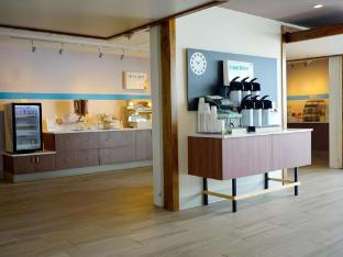 holiday inn express and suites omaha millard area