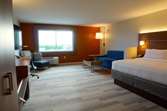holiday inn express and suites omaha millard area
