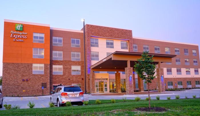 holiday inn express and suites omaha millard area