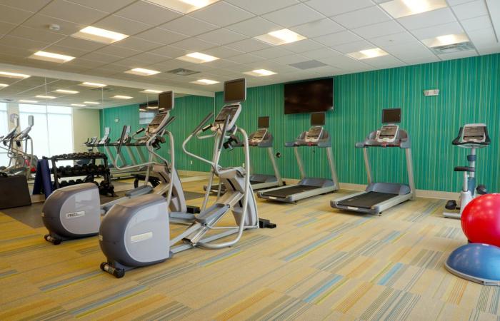 holiday inn express and suites omaha millard area