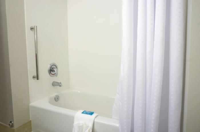 holiday inn express and suites omaha millard area