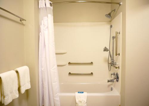 holiday inn express and suites omaha millard area