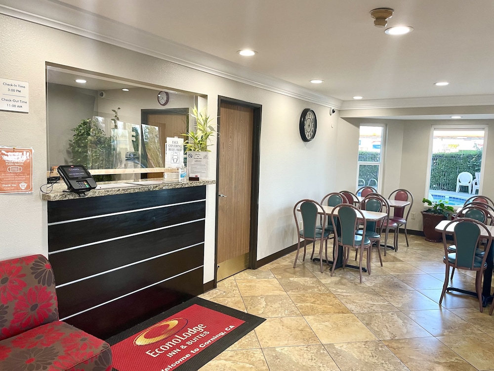 econo lodge inn and suites