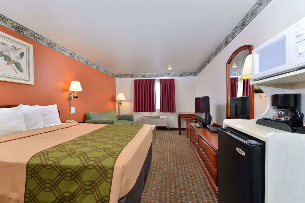 econo lodge inn and suites
