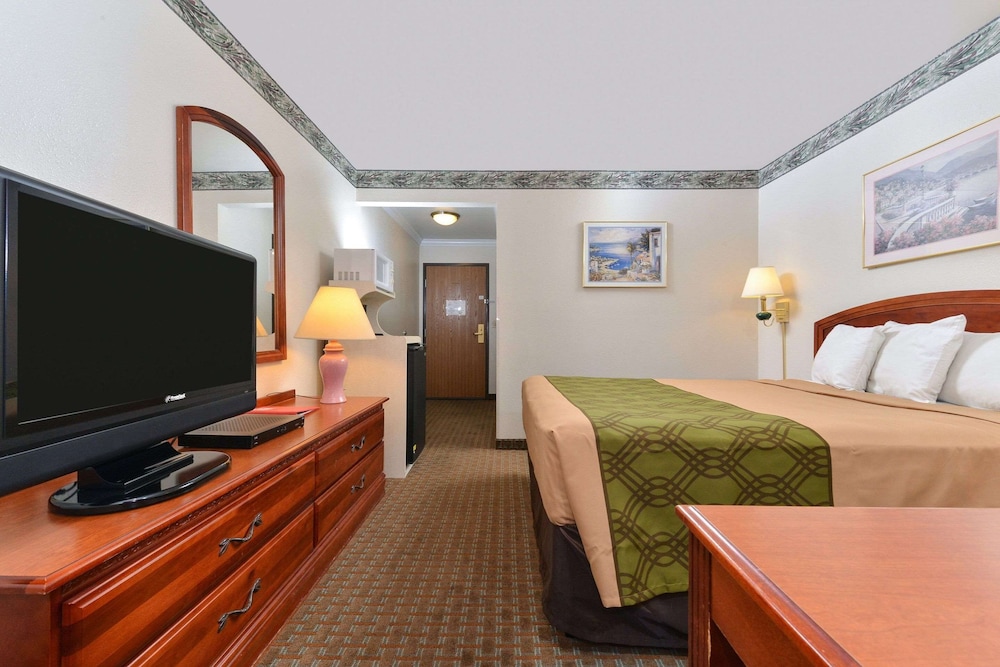 econo lodge inn and suites