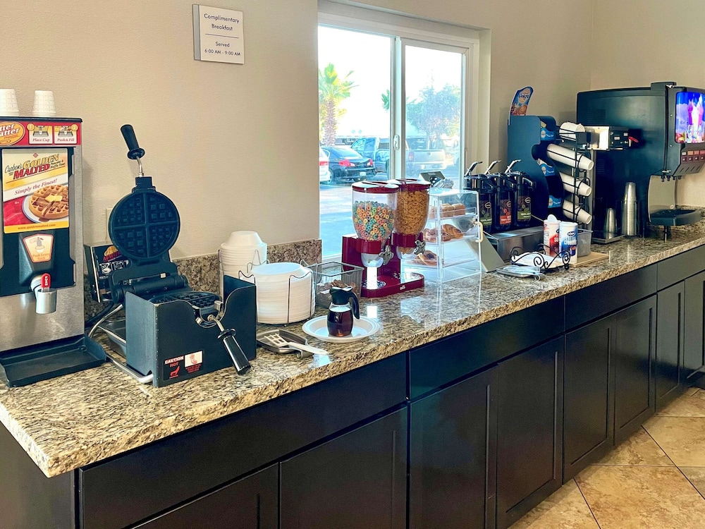 econo lodge inn and suites