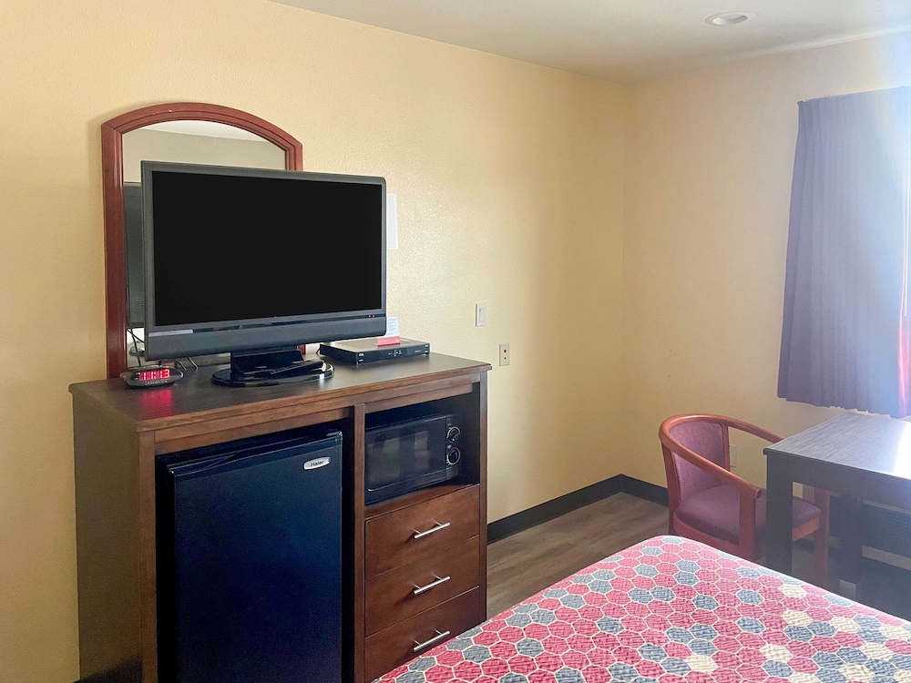 econo lodge inn and suites
