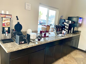 Econo Lodge Inn & Suites,Orland>>Corning,2 star