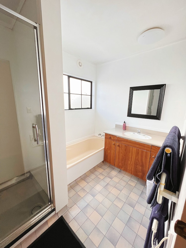 kingswood manor motel