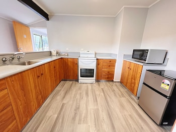 kingswood manor motel