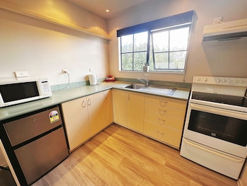 kingswood manor motel