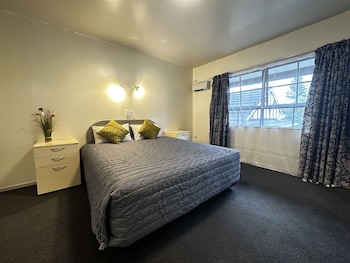 kingswood manor motel