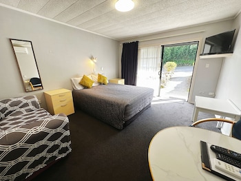 kingswood manor motel