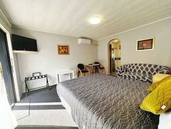 kingswood manor motel