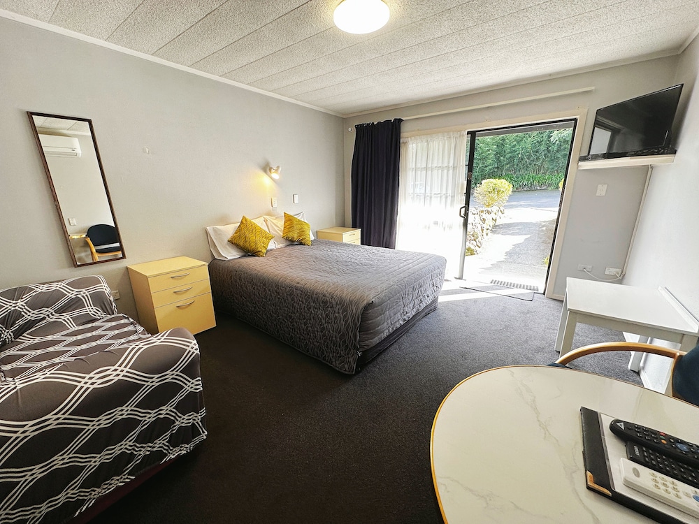 kingswood manor motel