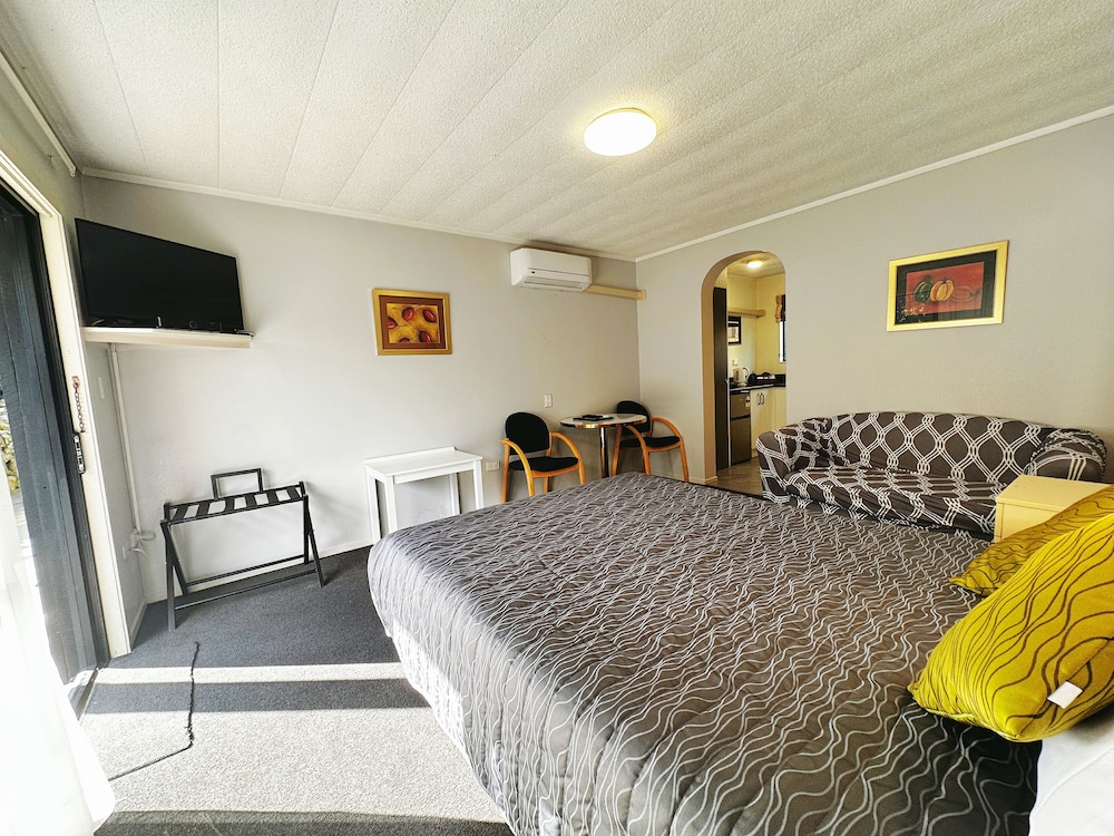 kingswood manor motel