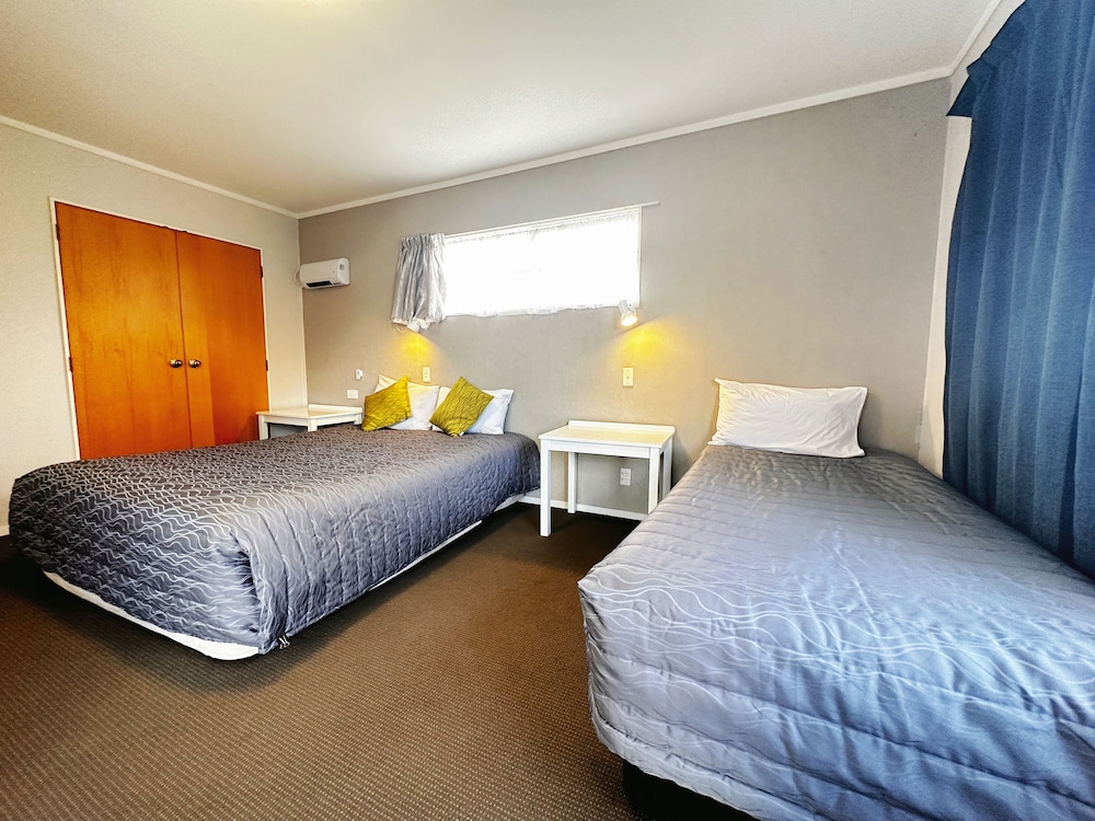 kingswood manor motel