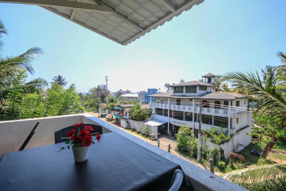 holiday inn unawatuna