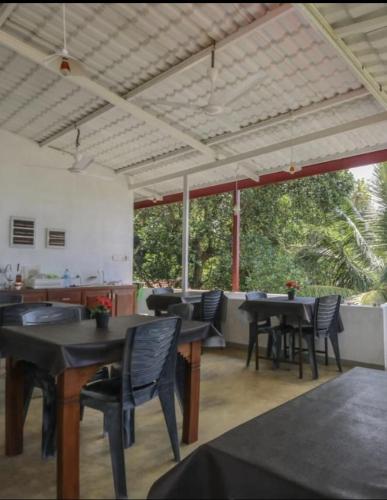 holiday inn unawatuna