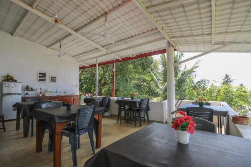 holiday inn unawatuna