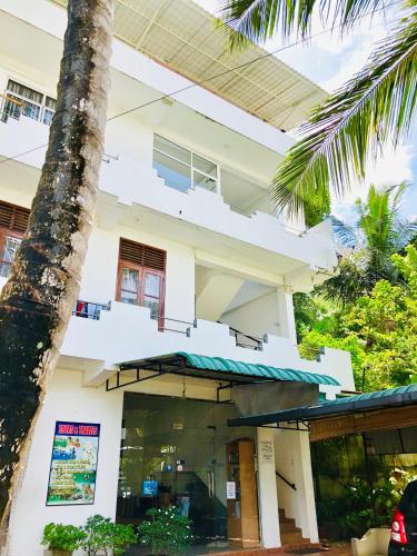 holiday inn unawatuna