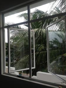 holiday inn unawatuna