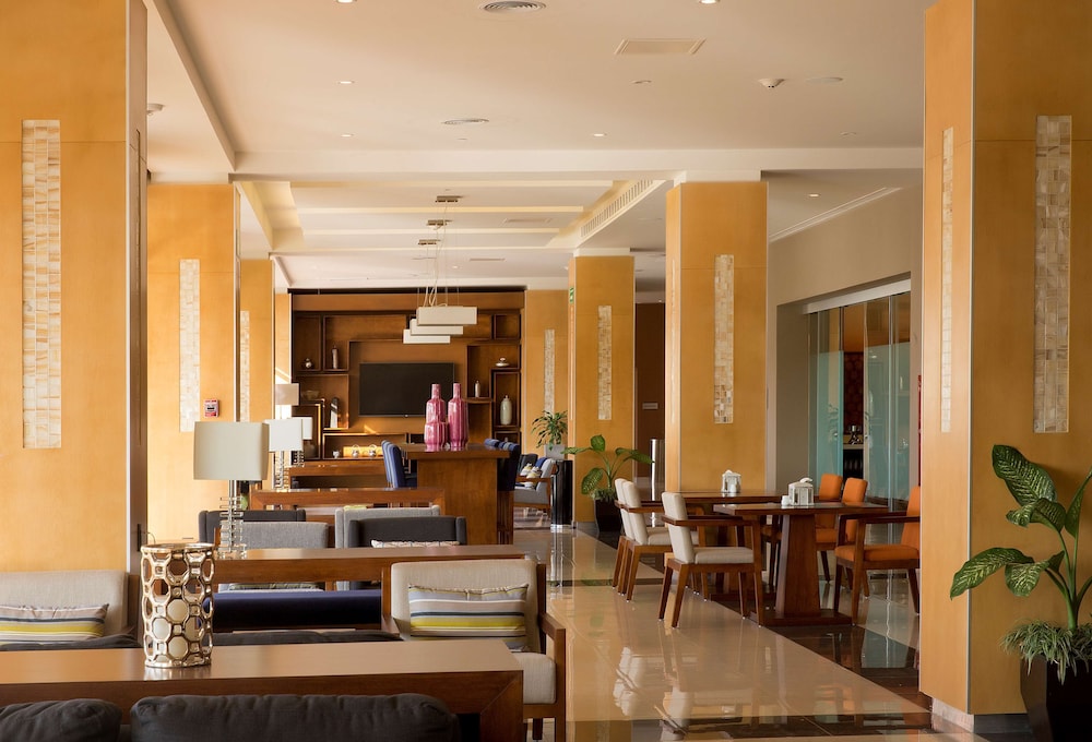 hampton inn and suites by hilton paraiso