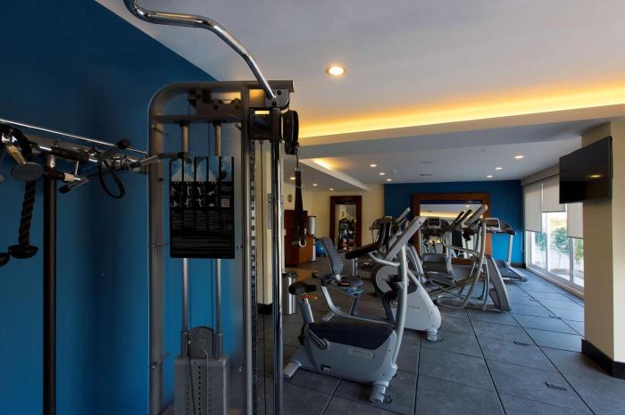 hampton inn and suites by hilton paraiso