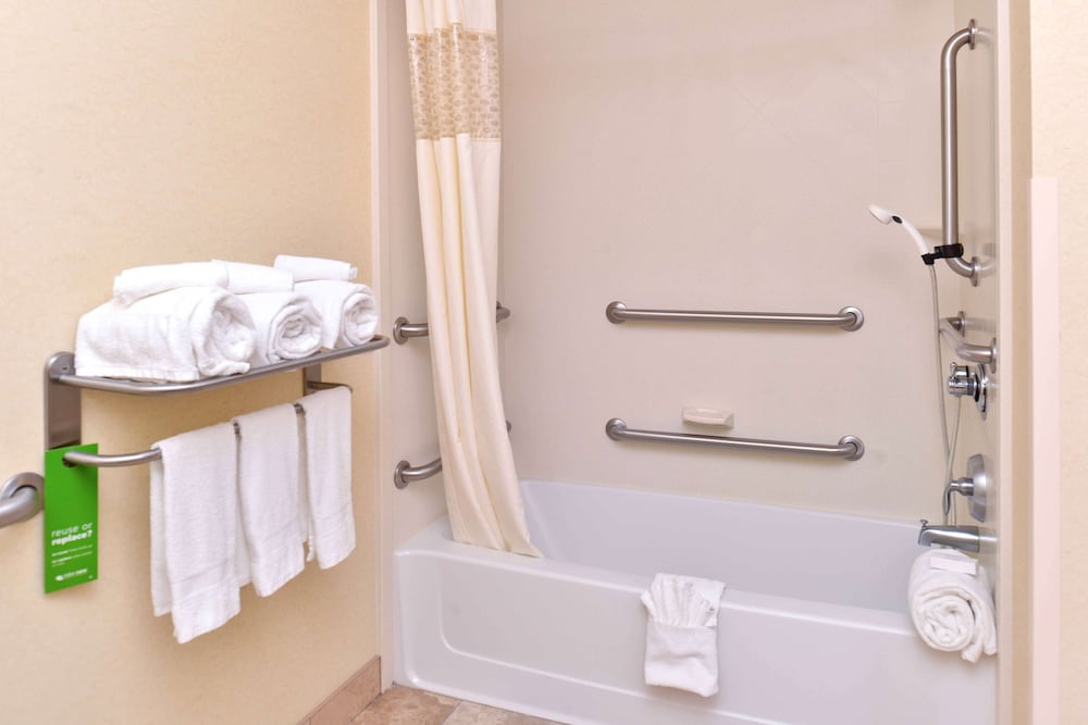 hampton inn and suites muncie