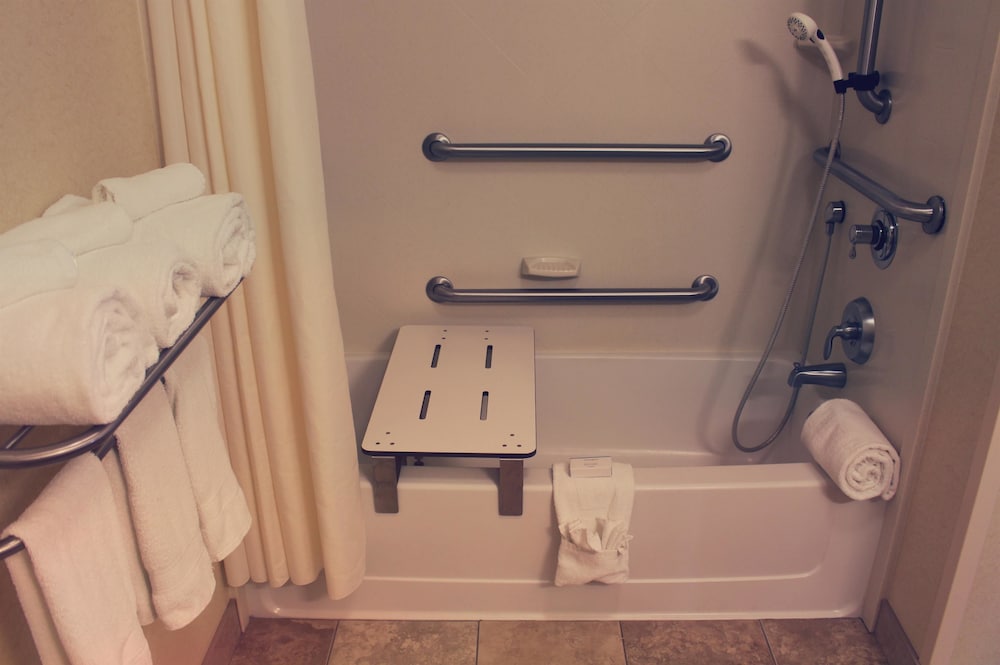 hampton inn and suites muncie