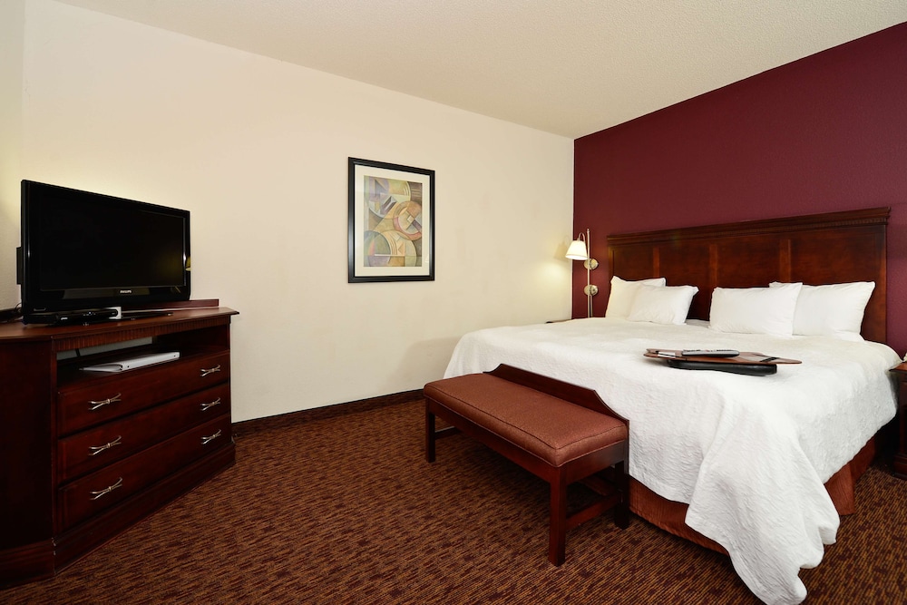 hampton inn and suites muncie