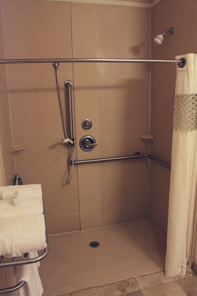 hampton inn and suites muncie