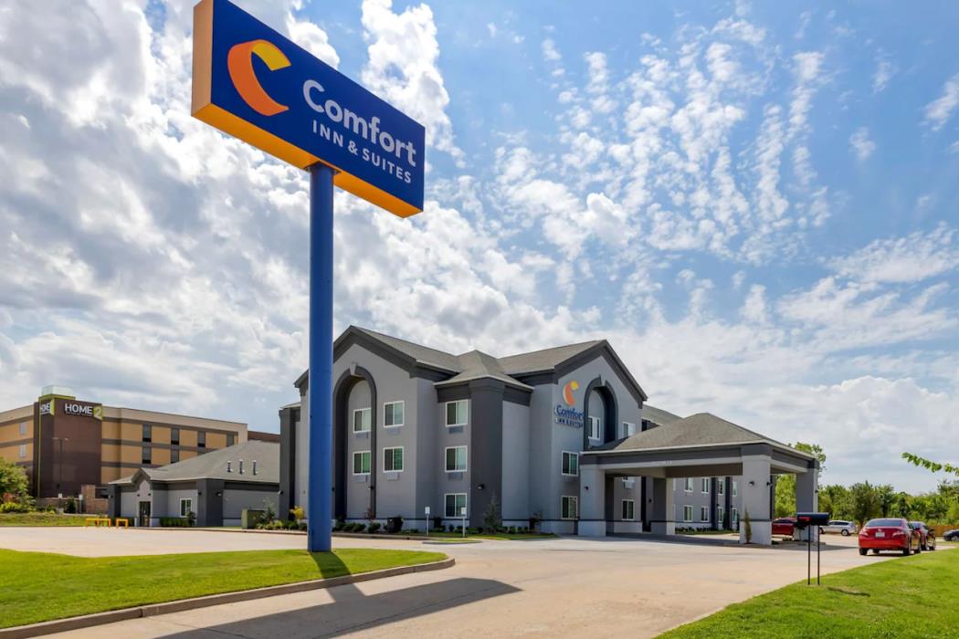 Comfort Inn & Suites,Near Five Civilized Tribes Museum,3 star