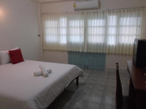 albatross guesthouse thungwualaen beach