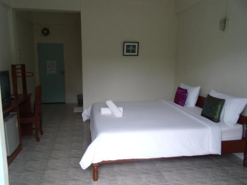 albatross guesthouse thungwualaen beach
