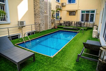 fritz apartments and suites