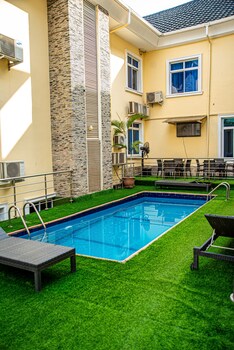 fritz apartments and suites