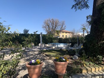 bettys house