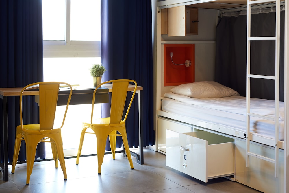 the post hostel