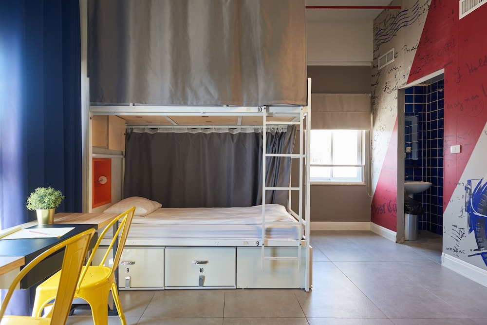 the post hostel
