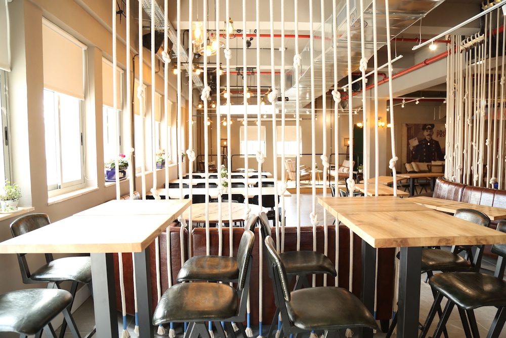 the post hostel
