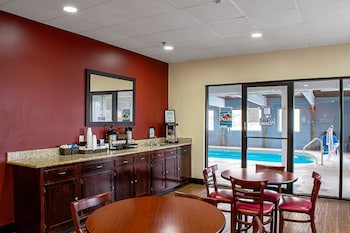 red roof inn and suites middletown franklin